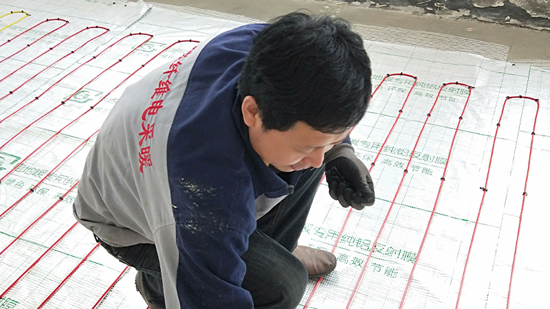 鋪設發熱電(diàn)纜.jpg