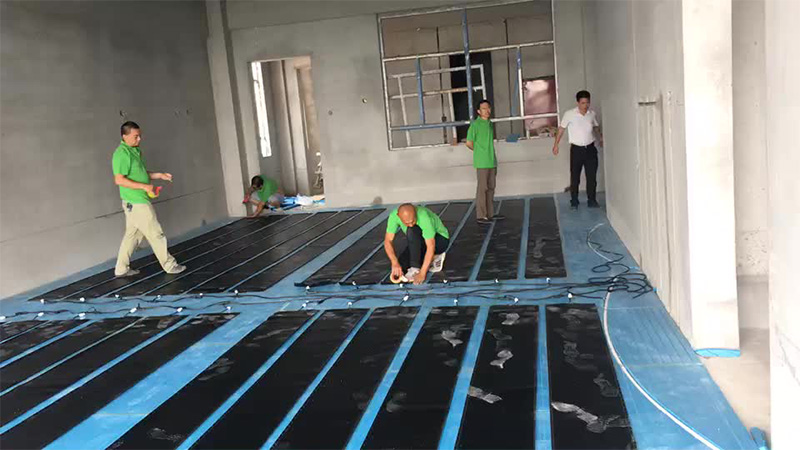 石墨烯封裝(zhuāng)電(diàn)熱膜地暖.jpg